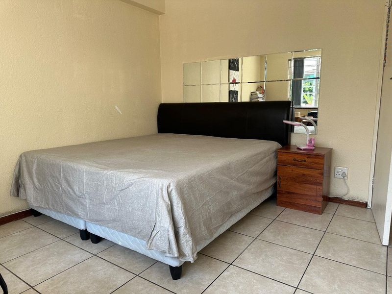 Spacious Apartment Centrally Located - Photo 7