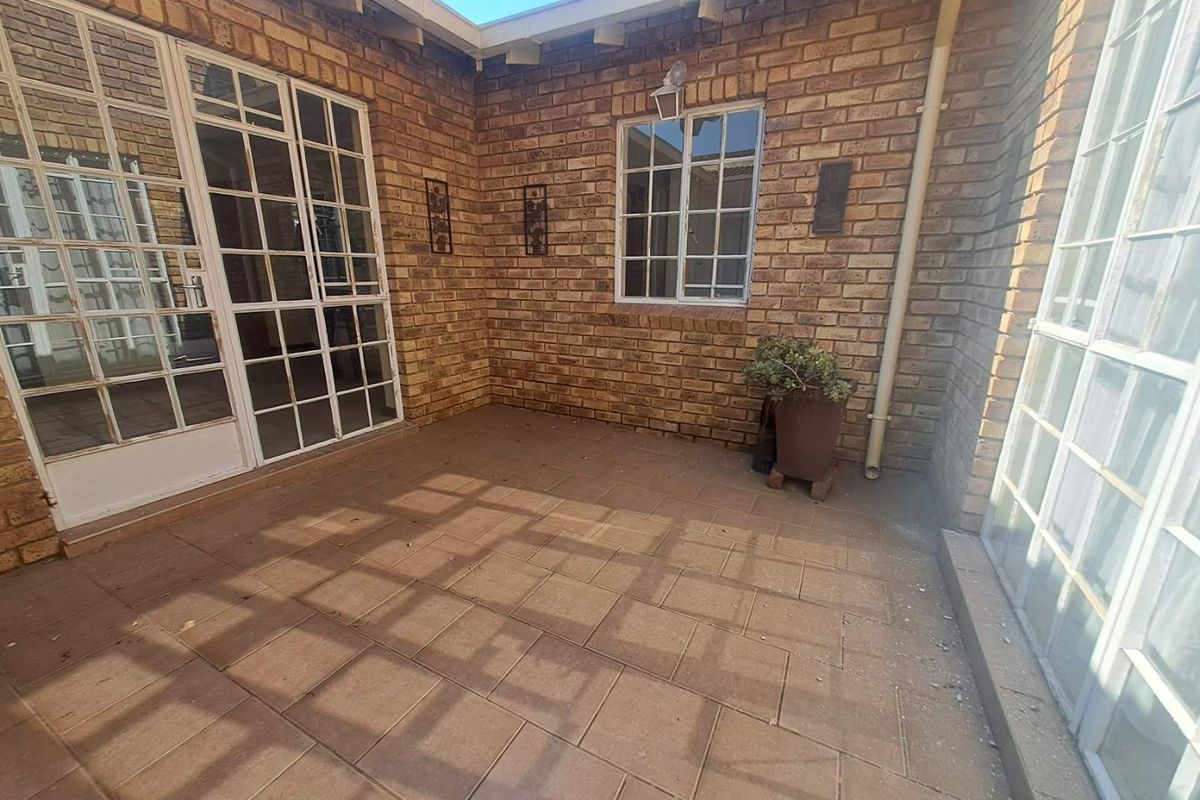 Comfortable 2 bedroom Town House - Photo 3