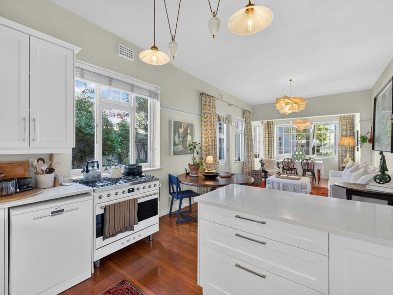 Art Deco Gem with Private Garden - Photo 8