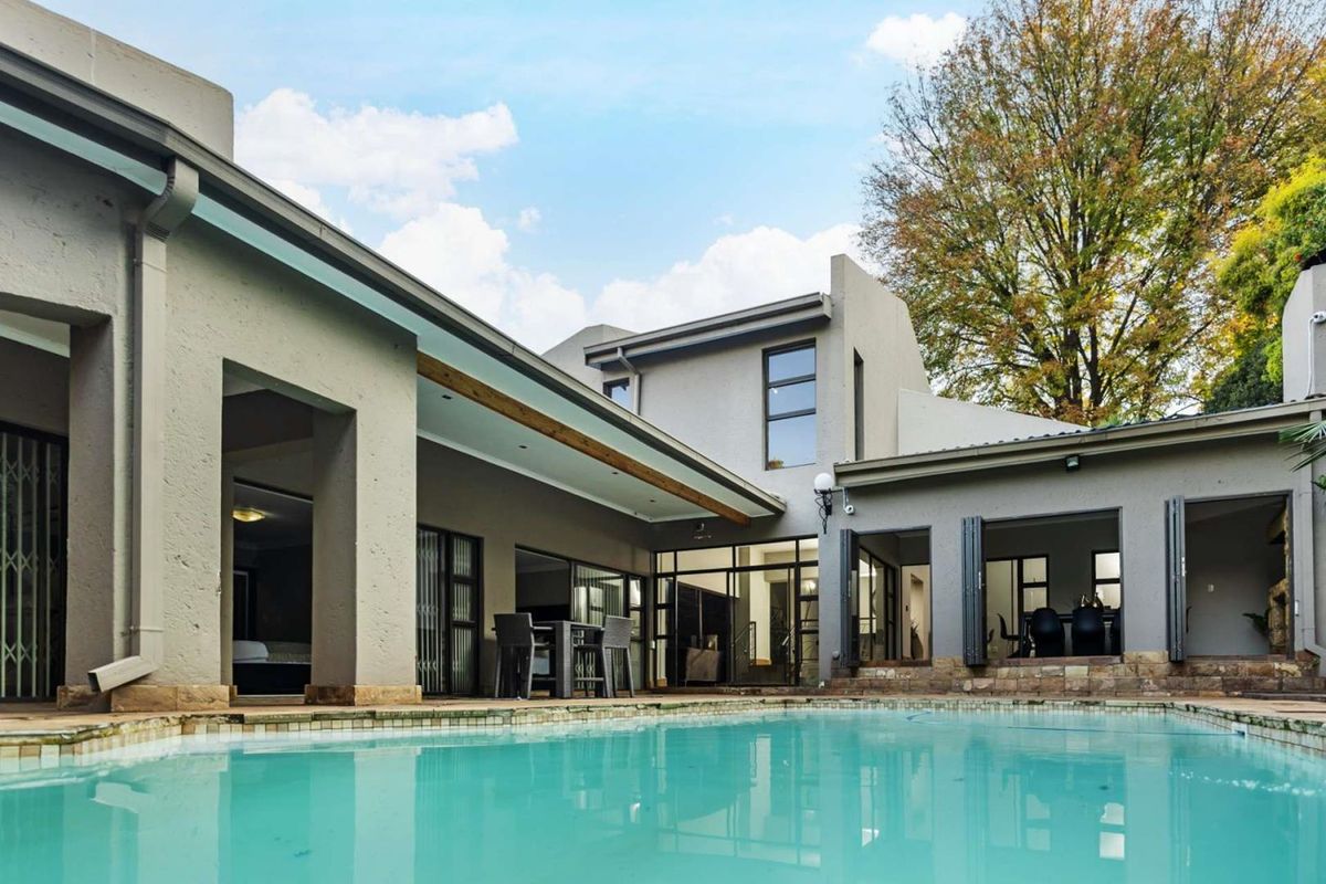 Gorgeous 4 Bedroom Home in Morning Hill Bedfordview - Photo 3