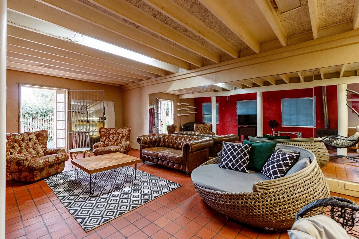 An opportunity to live in the trendy suburb of Richmond Hill. - Photo 3