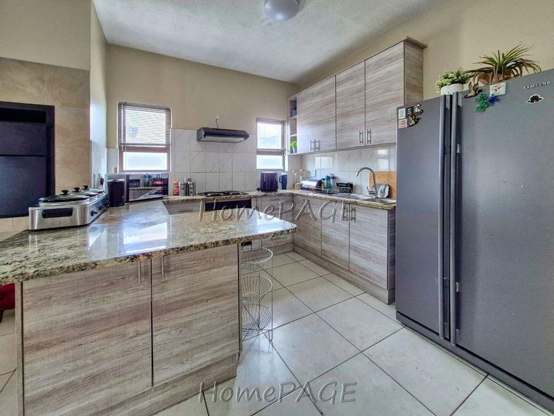 Fairway Estates, Walvis Bay: Neat 3 Bedr unit in Gracemere is for Sale - Photo 9