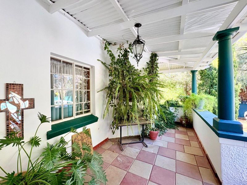 A Hidden Gem in the Heart of Westdene - Photo 2
