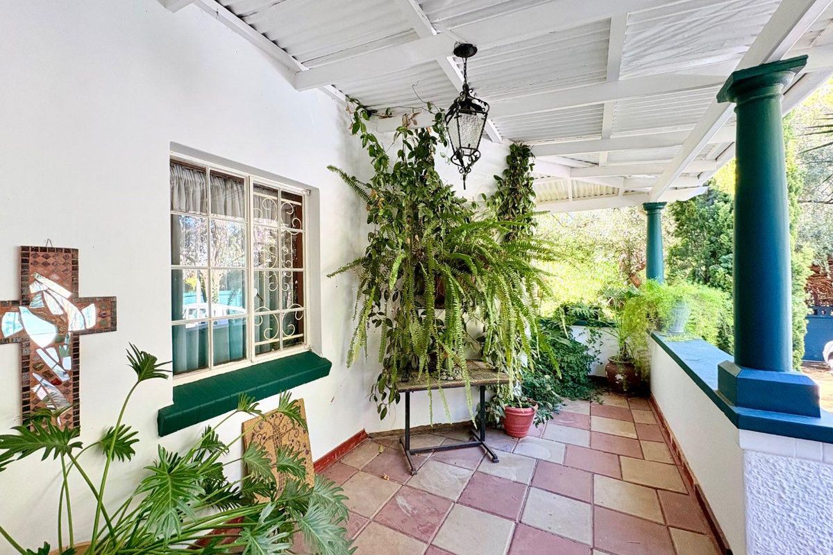 A Hidden Gem in the Heart of Westdene - Photo 2
