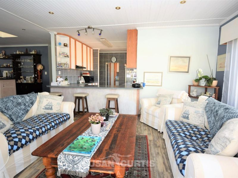 6 BEDROOMS AND FREESTANDING COTTAGE HOME, VOGELSTRAND - Photo 5