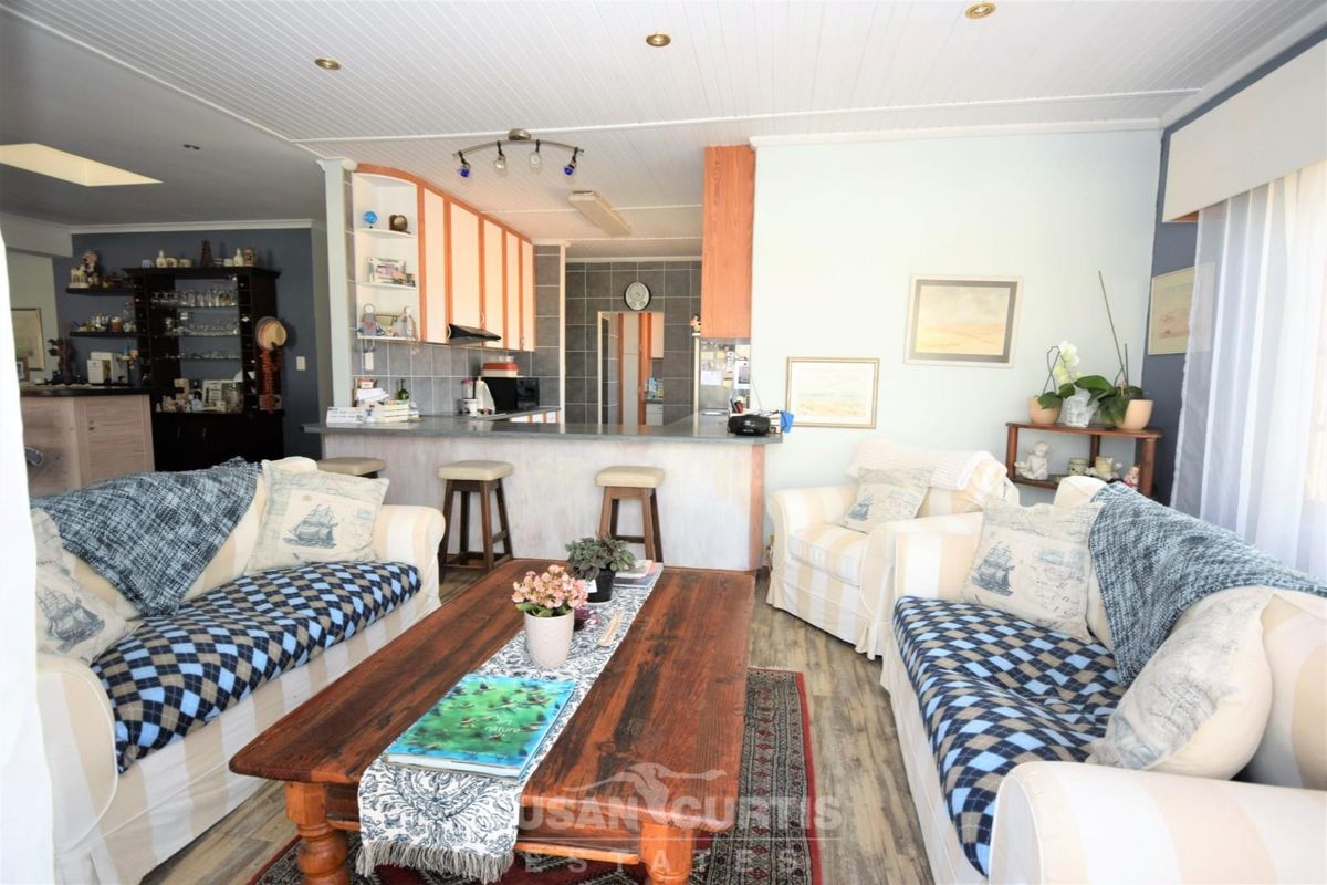 6 BEDROOMS AND FREESTANDING COTTAGE HOME, VOGELSTRAND - Photo 5
