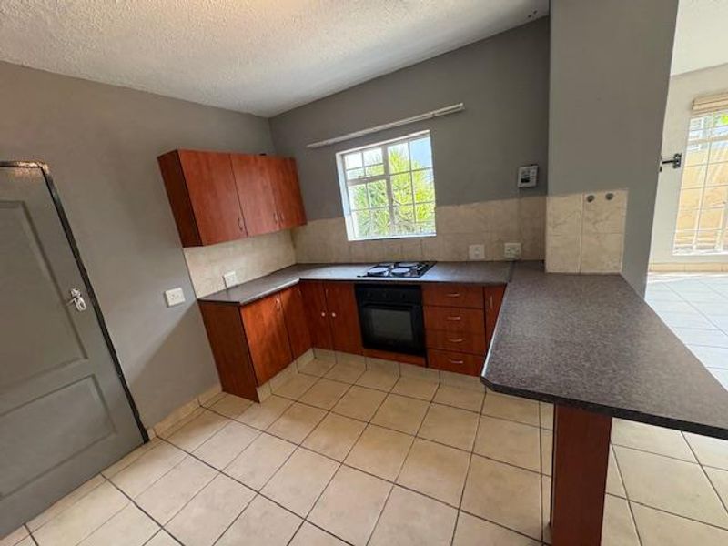Modern Double-Storey Townhouse In Secure Estate- Brakpan North - Photo 8