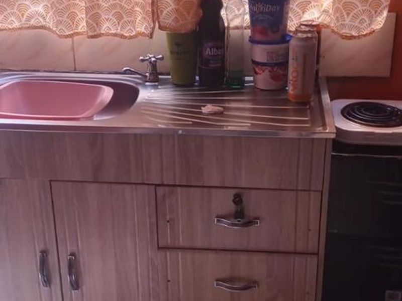 Three-bedroom house for sale in B Section, Khayelitsha - Photo 5