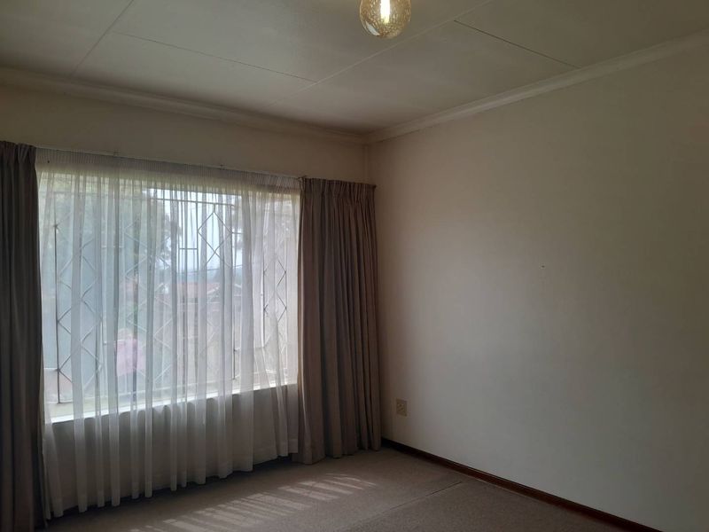 Face Brick 3 Bedroom Home in Elandspark - Photo 9