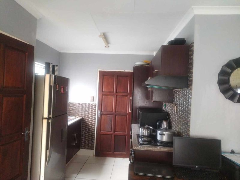 2 lovely bedrooms house for sale in Soshanguve VV - Photo 3
