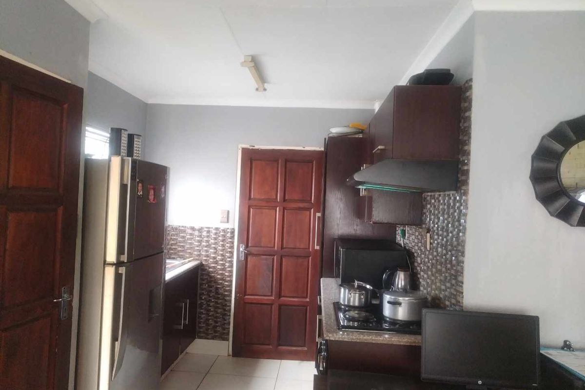 2 lovely bedrooms house for sale in Soshanguve VV - Photo 3