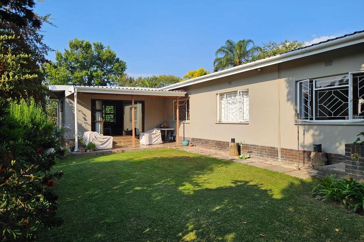 3 BEDROOM MODERN FAMILY HOME FOR SALE - Photo 4