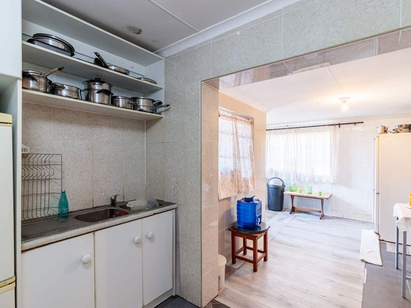 BEAUTIFUL MAINTAINED FAMILY HOME - Photo 9