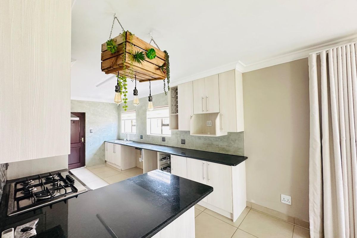 Modern 4-Bedroom Family Home in Secure Montana Estate – For sale - Photo 2