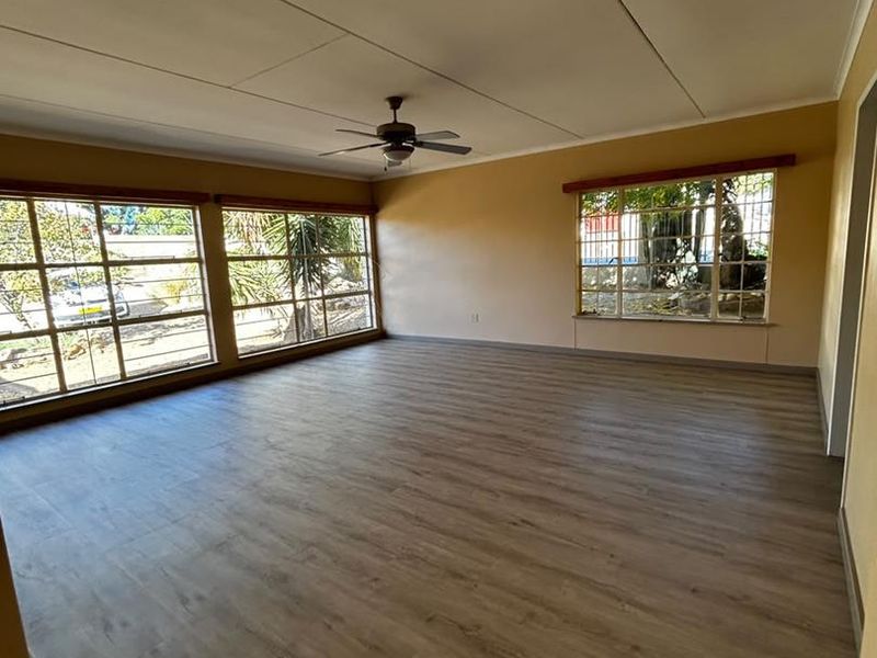 Bright, spacious and neatly kept home situated in the heart of Klein Windhoek. - Photo 2