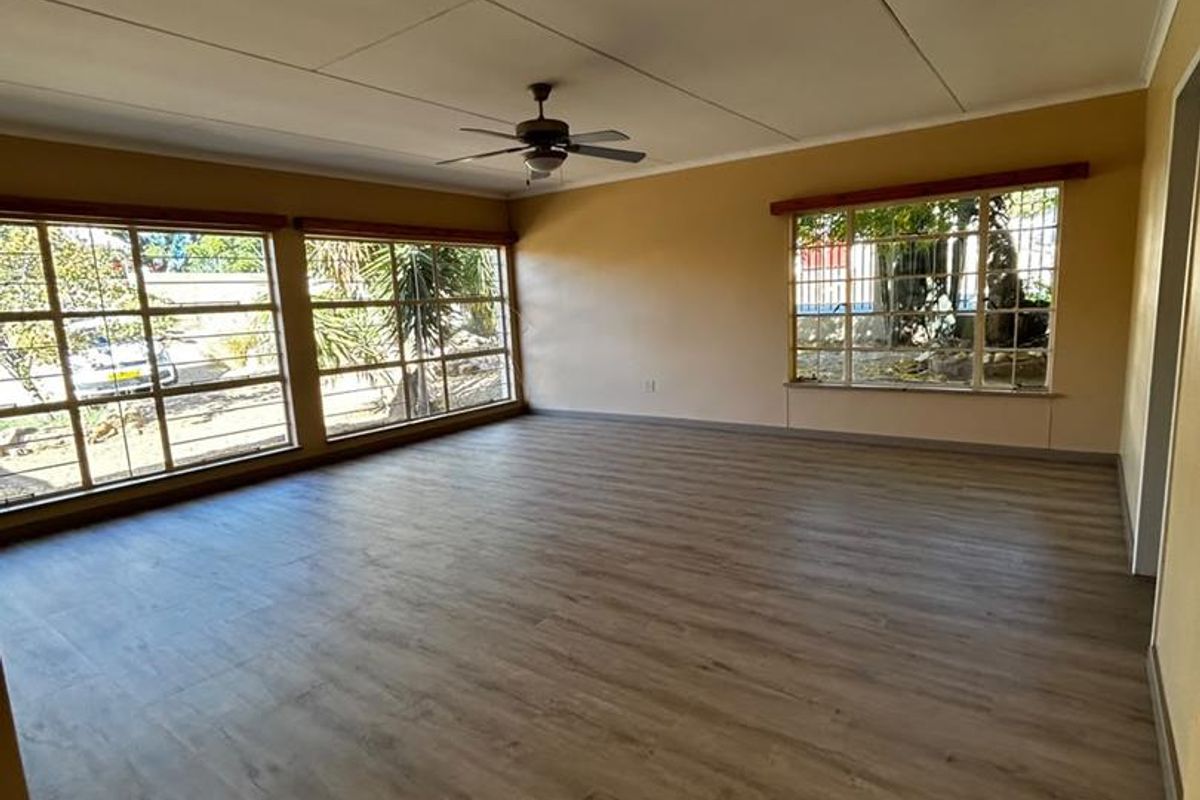 Bright, spacious and neatly kept home situated in the heart of Klein Windhoek. - Photo 2