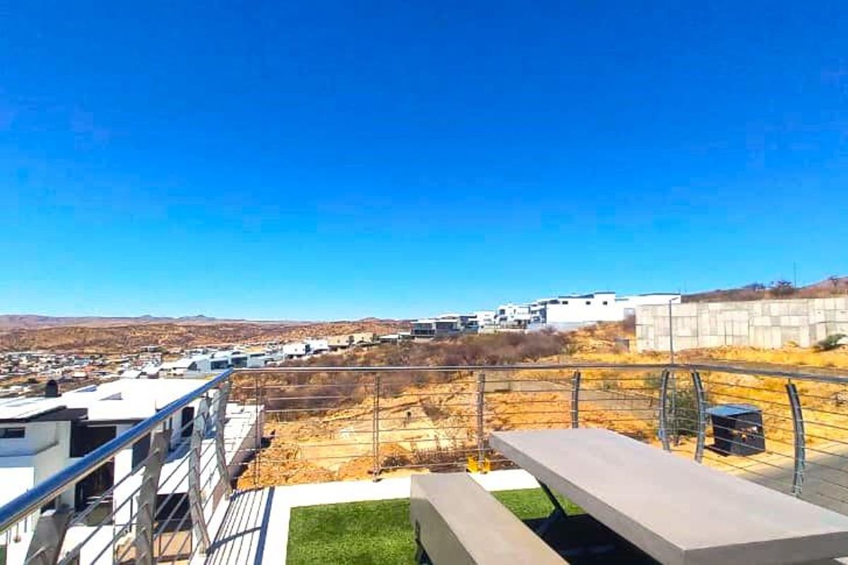Modern Upmarket living on the Hill with 360' views over Windhoek - Photo 2