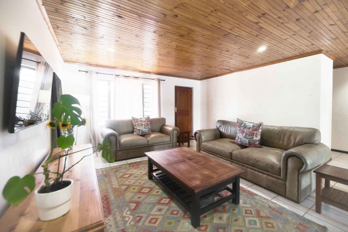 Comfortable family home in Westcliff - Photo 5