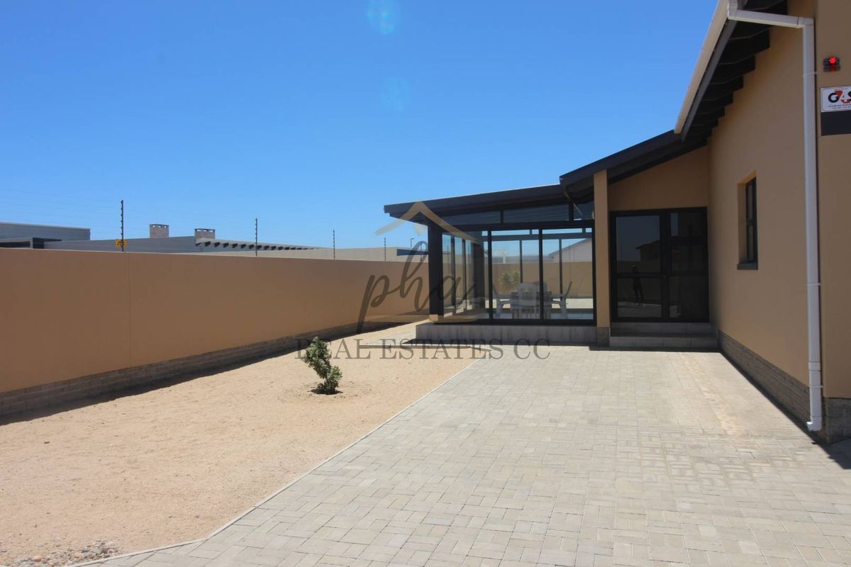 3 Bedroom House for sale - Swakopmund (Kramersdorf) - Photo 5