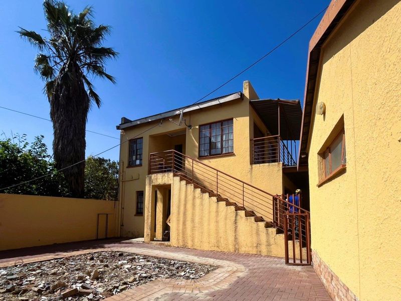 Spacious Family Home with Income-Generating Flatlet & Ample Parking in Prime Location - Photo 6