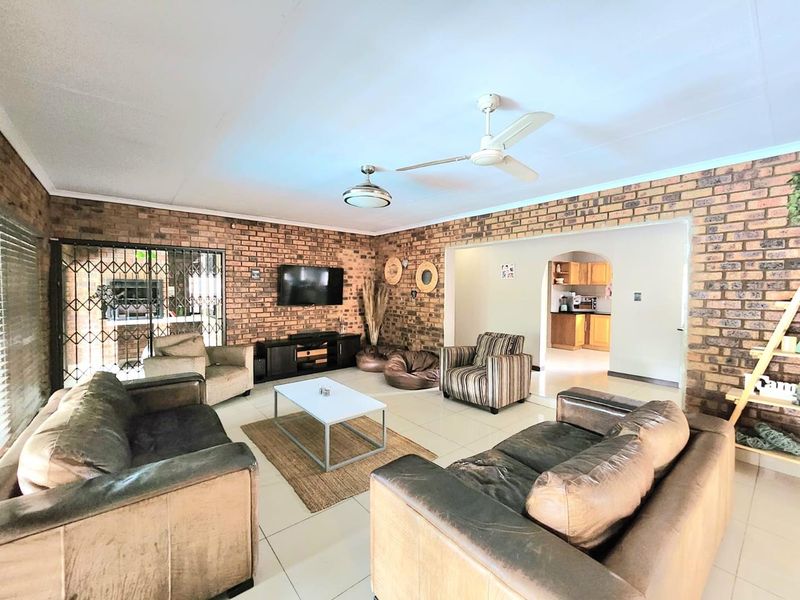 Exclusive Home in Sunward Park - Photo 6