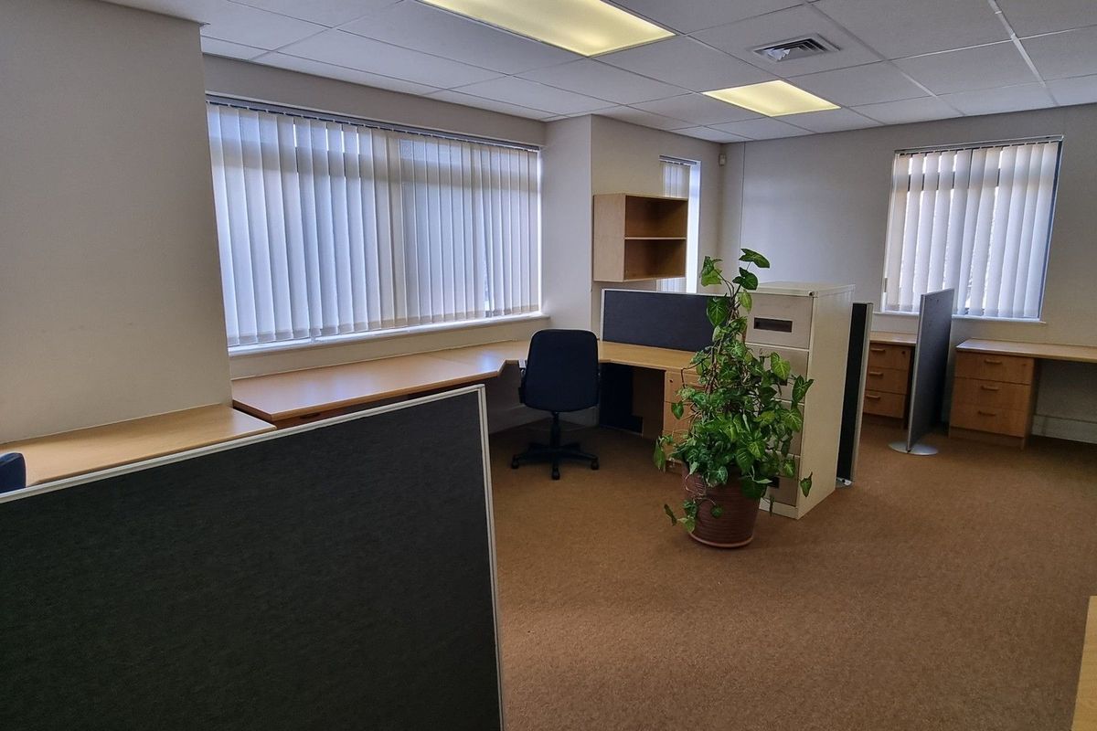 Ground Floor Office in Beautiful Business Park - Photo 5