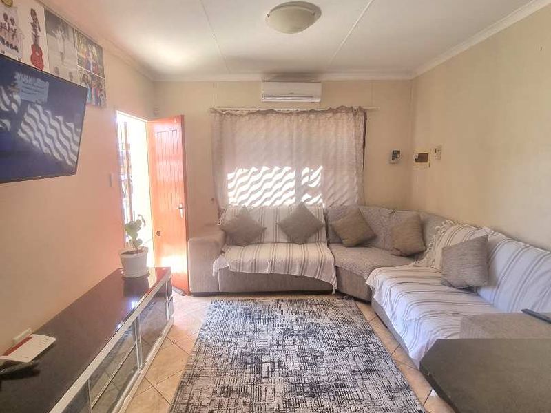 TOWNHOUSE IN OTJOMUISE EXT 4 - Photo 3