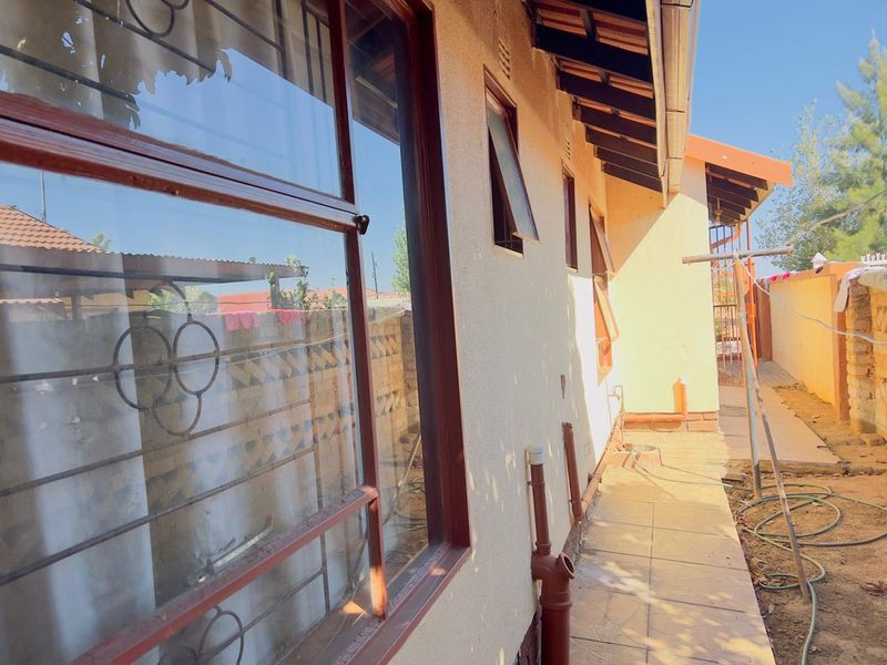 3 Bedroom House for Sale in Mabopane unit x - Photo 10