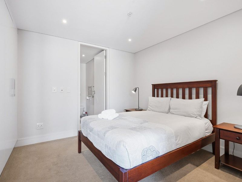 Neat and modern 1-bedroom apartment in the heart of De Waterkant - Photo 5