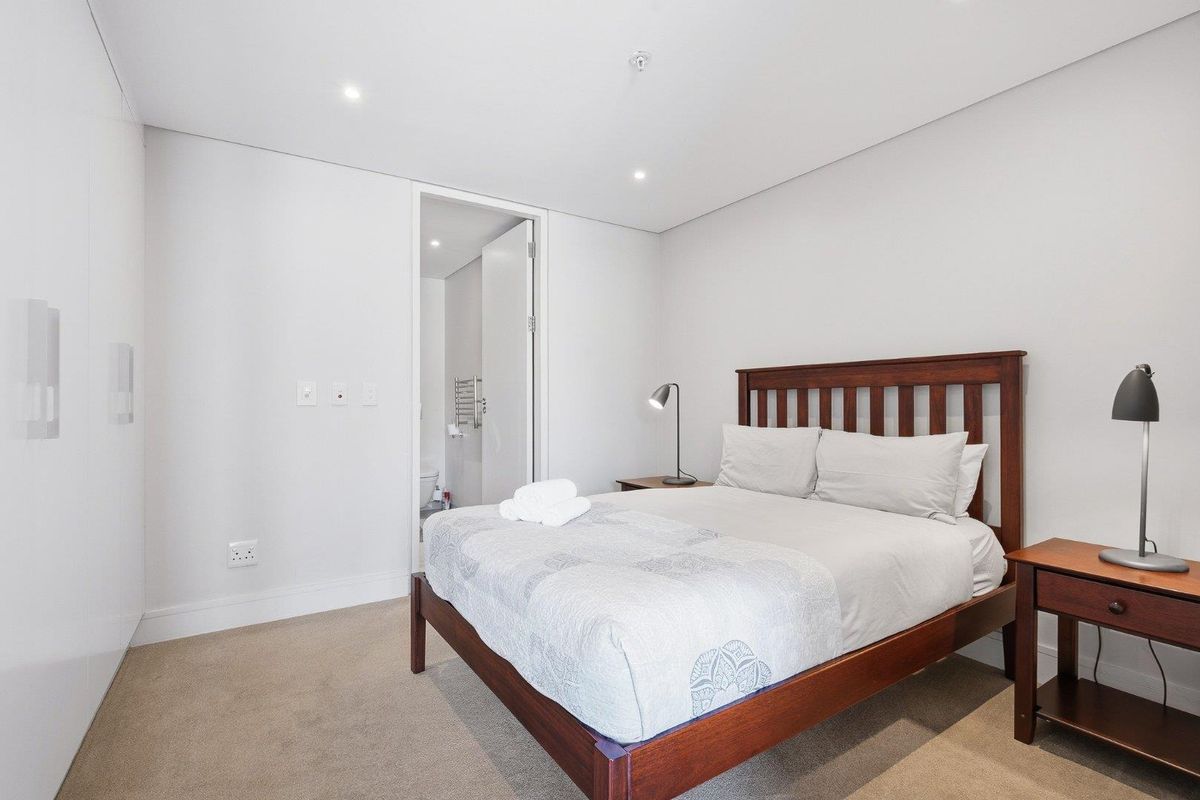 Neat and modern 1-bedroom apartment in the heart of De Waterkant - Photo 5