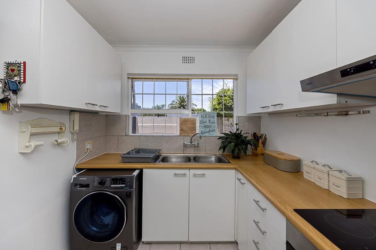 Charming Lock Up And Go Home In A Cul de Sac - Photo 4