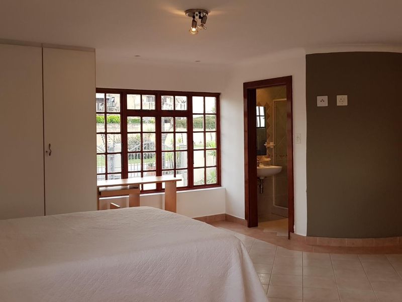 Semi-Furnished Studio Flatlet with Large Balcony and Scenic View to Let in Hurlingham Manors - Photo 9