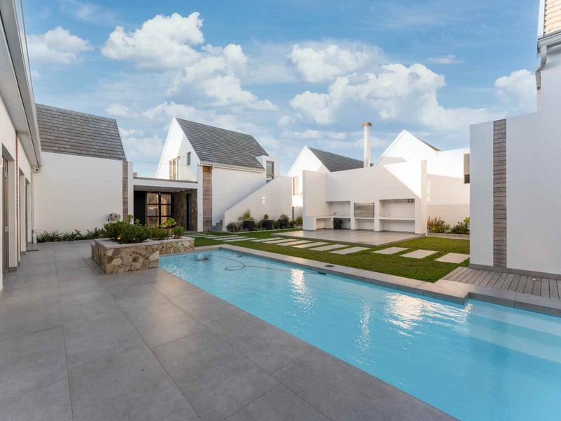 Off-Grid Luxury on the Canals – Includes Boat, Kayaks & More - Photo 4