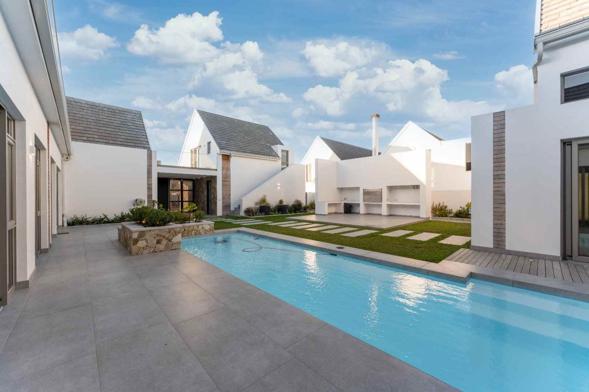 Off-Grid Luxury on the Canals – Includes Boat, Kayaks & More - Photo 4