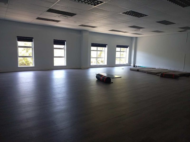 Secure, first floor offices space, available immediately! - Photo 5