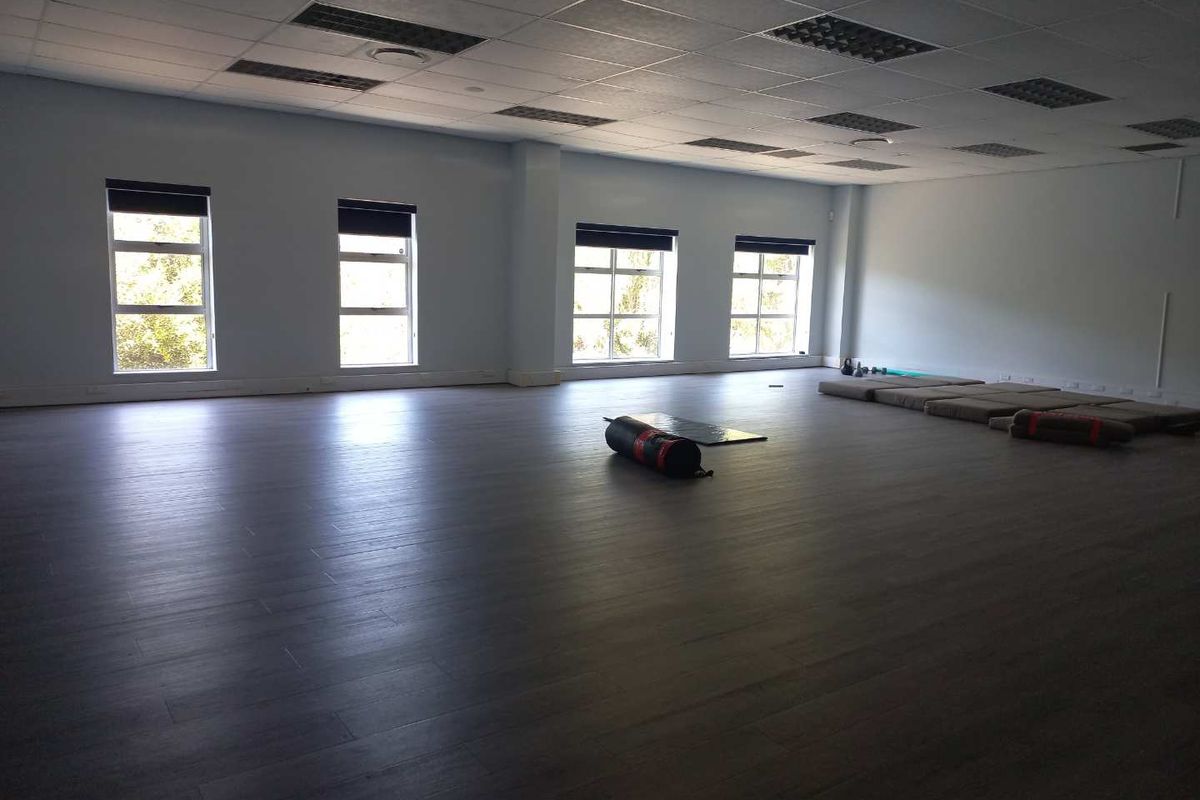 Secure, first floor offices space, available immediately! - Photo 5