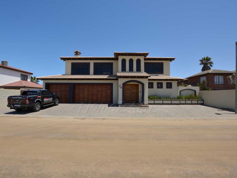 Kramersdorf, Swakopmund:  BEAUTIFUL LARGE HOME with DUNE VIEWS is for sale - Photo 2