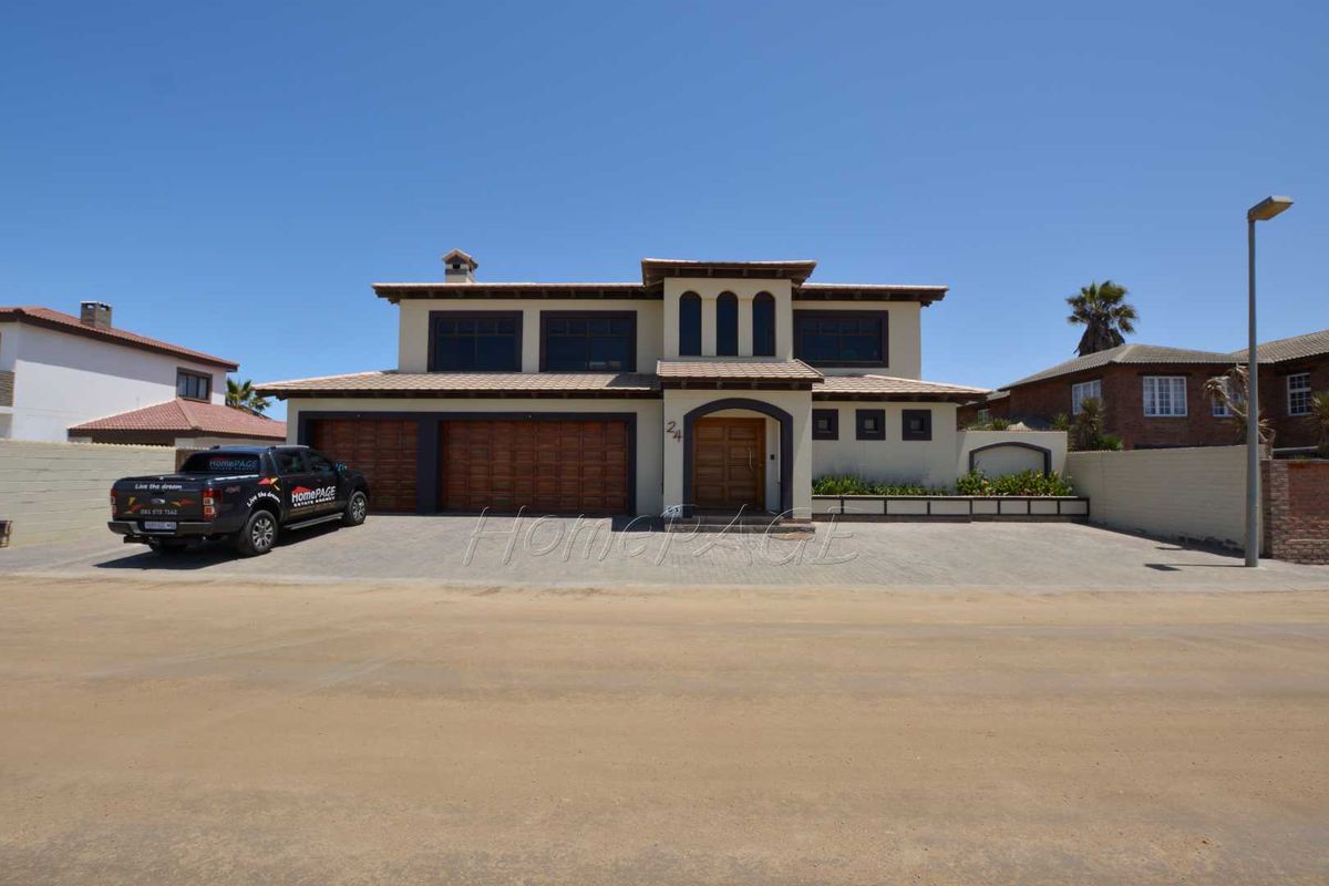 Kramersdorf, Swakopmund:  BEAUTIFUL LARGE HOME with DUNE VIEWS is for sale - Photo 2