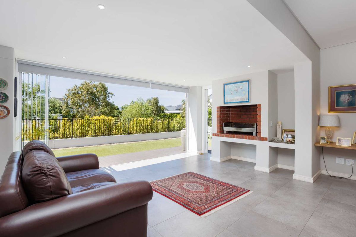 Perfectly Positioned Three-Bedroom Corner Home in Le Domaine Neighbourhood on Val de Vie Estate - Photo 4