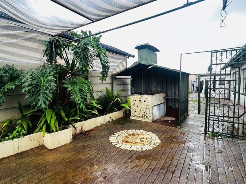 House For Sale in Elsburg, Germiston - Photo 1