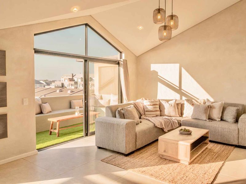 Invest in Swakopmund: Fully Furnished 2-Bed Apartment with High ROI - Photo 6