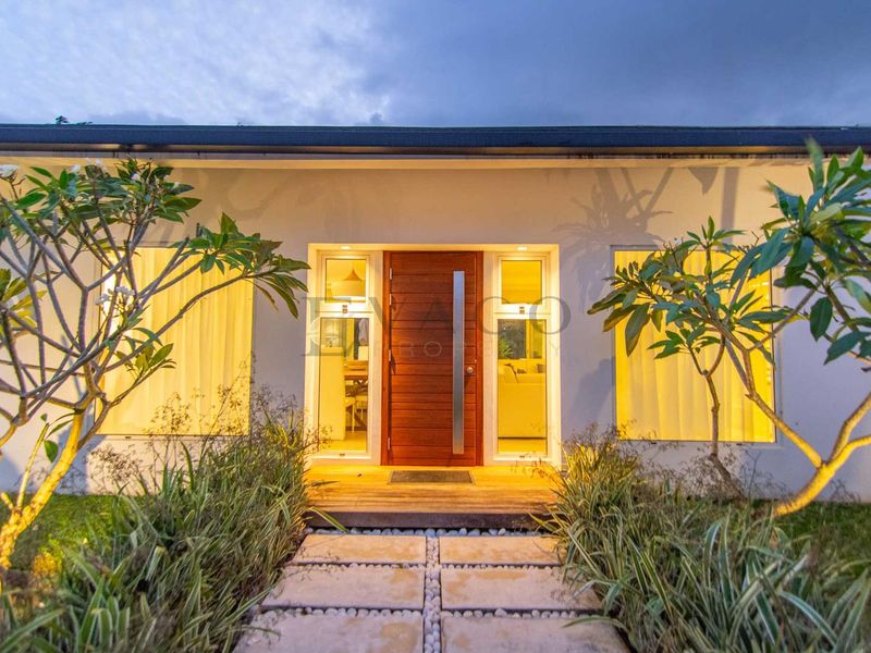 LUXURY VILLA READY FOR IMMEDIATE ENJOYMENT. - Photo 2