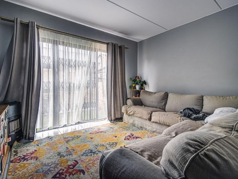 This one is a must view!! Need a lock up and go?? - Photo 2