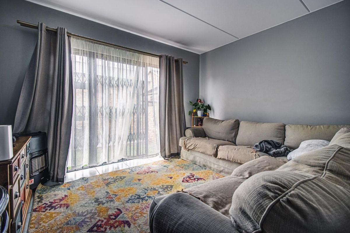 This one is a must view!! Need a lock up and go?? - Photo 2