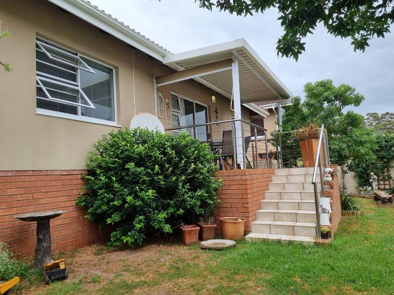 Welcome To This Stylish Property At  Ascot Park Beacon Bay. - Photo 4