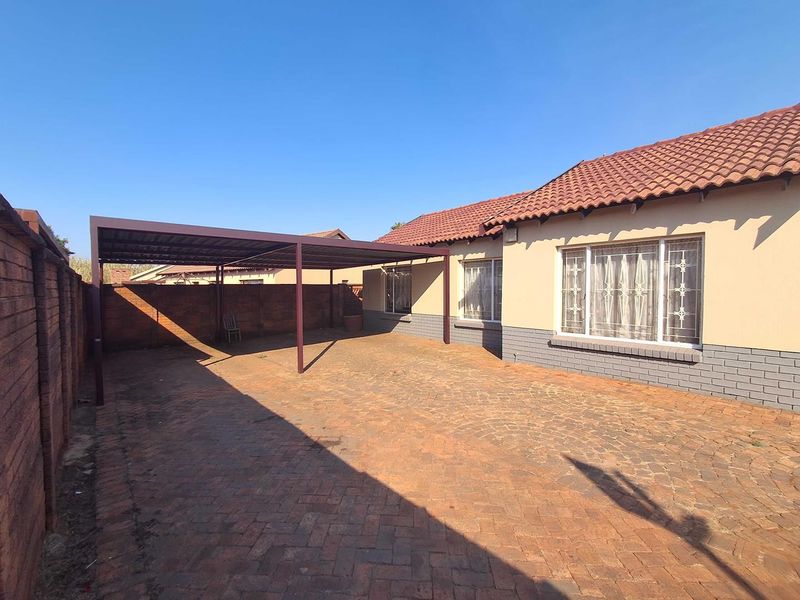 2 Bedroom House to Rent in The Orchards - Photo 2