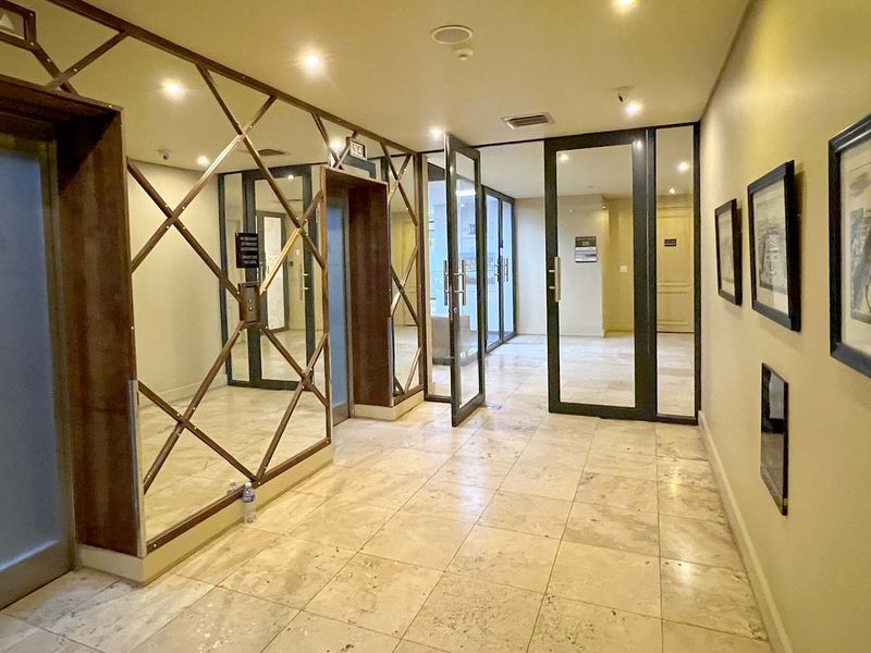 PRESTIGIOUS AAA OFFICE SPACE OVERLOOKING GATEWAY - Photo 3