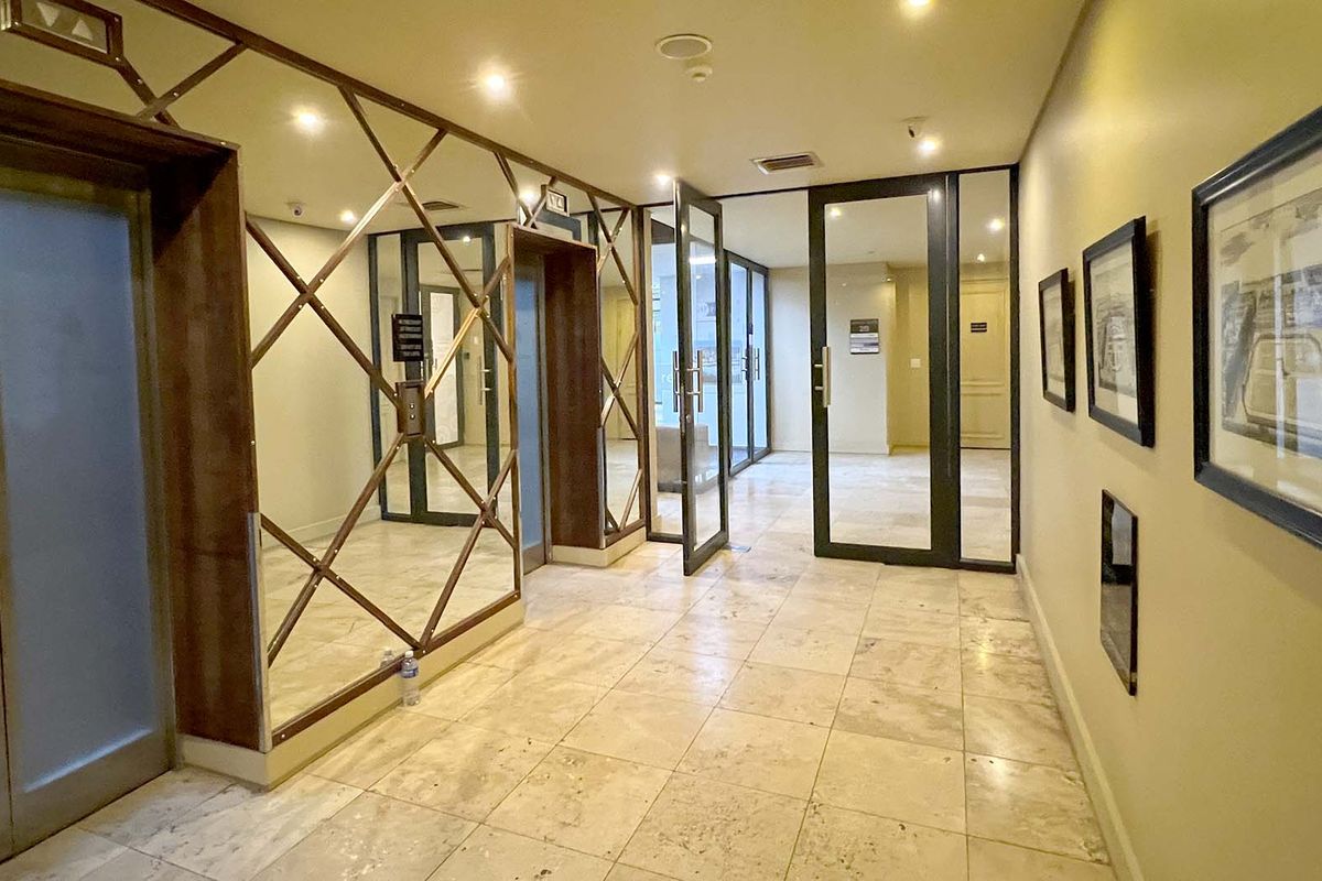 PRESTIGIOUS AAA OFFICE SPACE OVERLOOKING GATEWAY - Photo 3