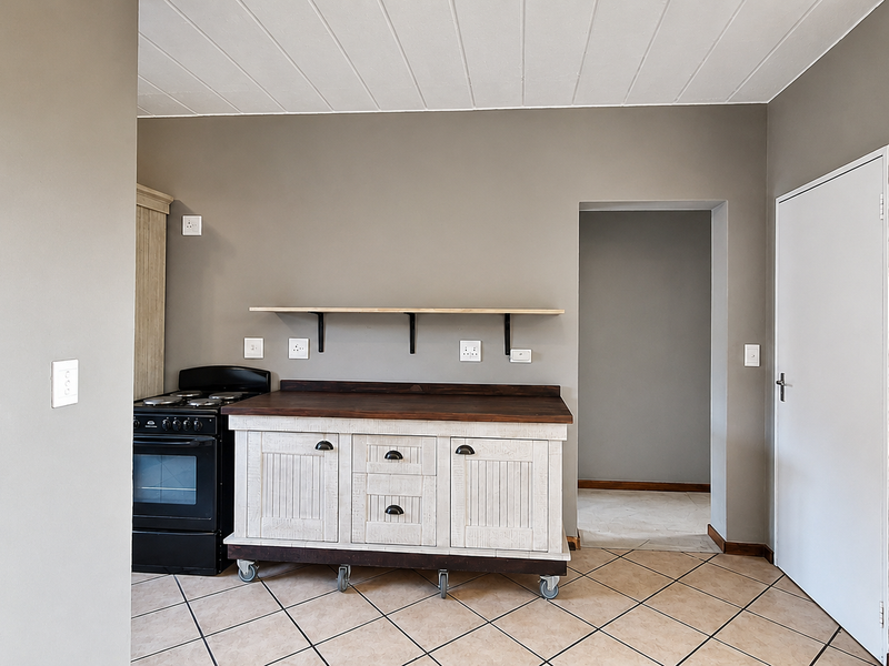 Beautiful 3 Bedroom Townhouse With Loft - Photo 5