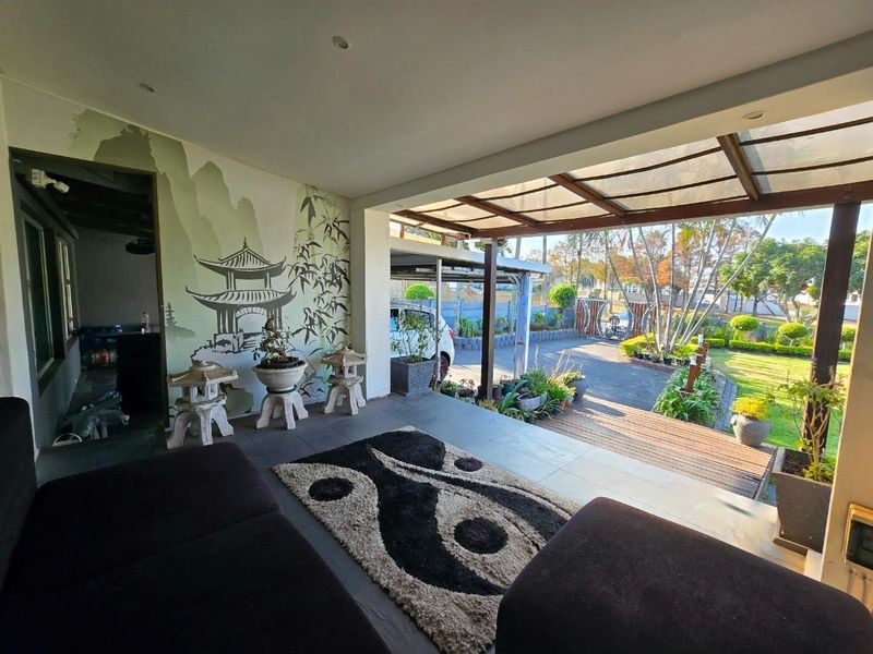 Spacious Four Bedroom Malvern Home with Income Generating Flatlet - Photo 7